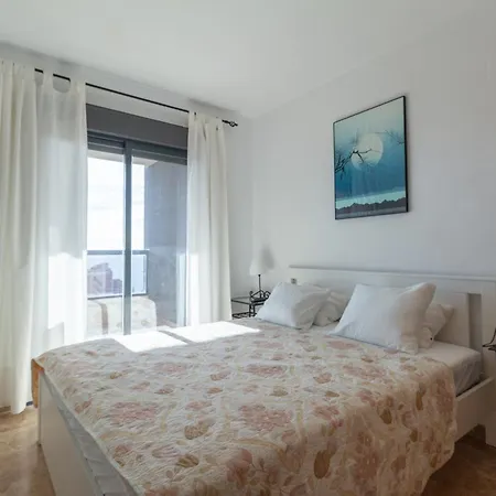 Flat With Panoramic Views, With Garage And Pool Appartement Benidorm